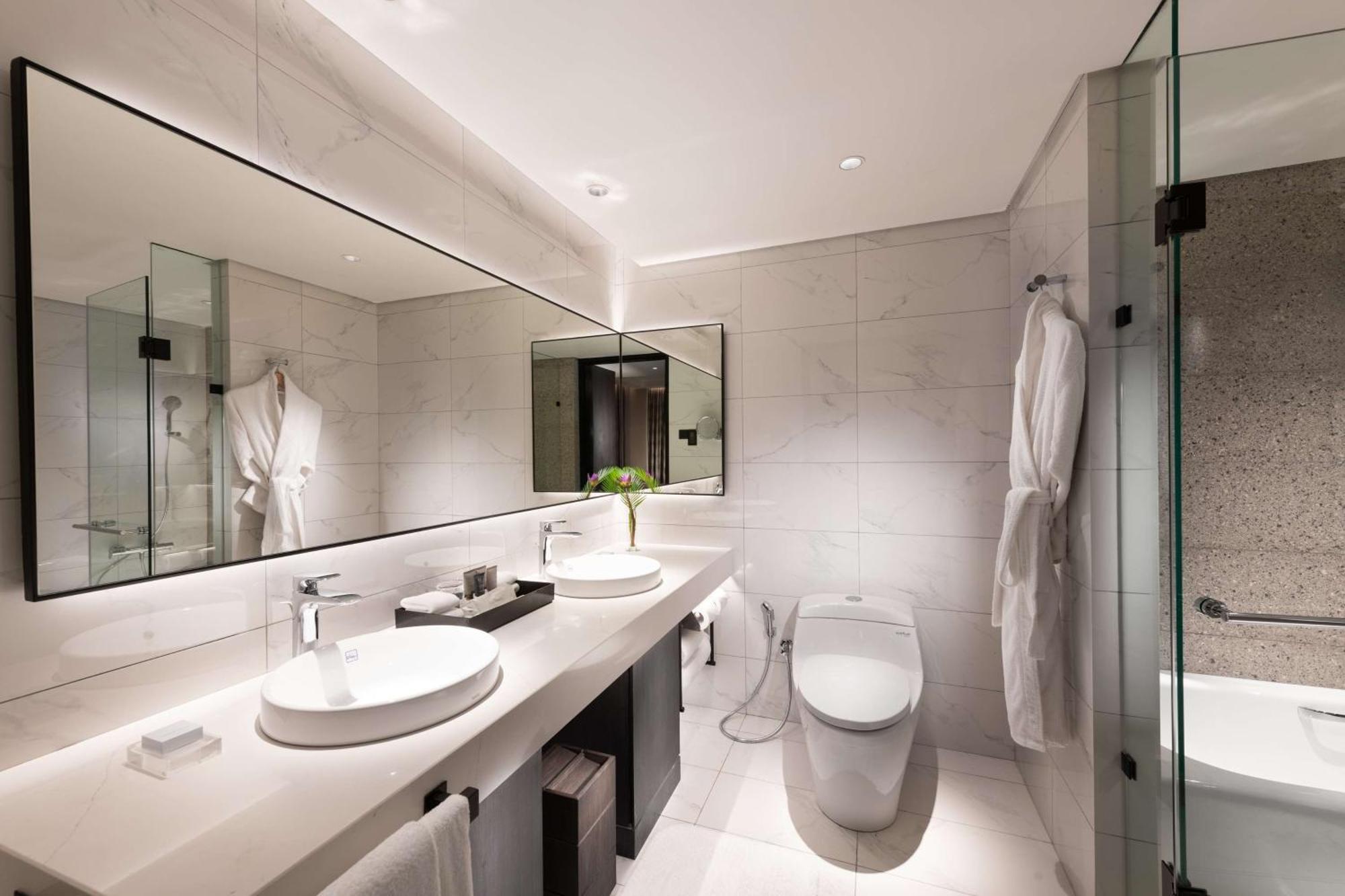 Deluxe King Suite Sea View